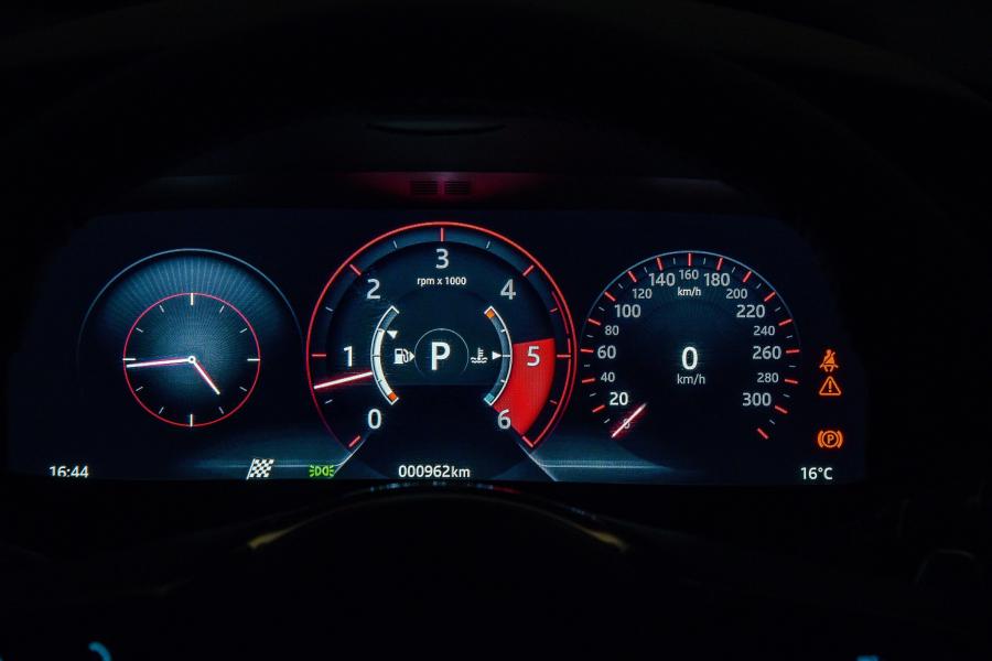 Панель приборов Jaguar F-Pace S 30d AWD 2016 года  (ZA) (фото 23 из 27)